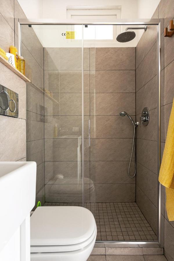 A Yellow Touch - Modern Studio In Isola Milano Exterior foto