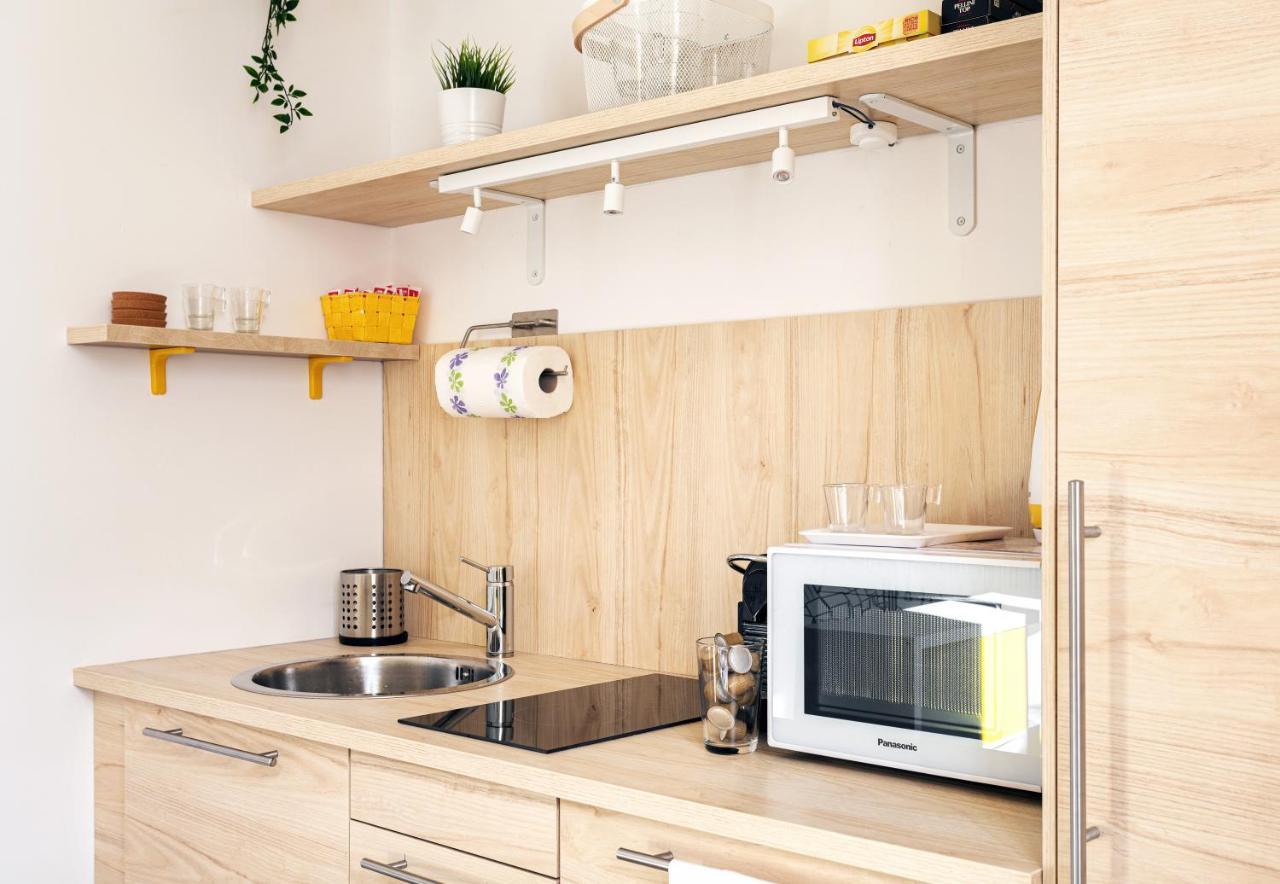 A Yellow Touch - Modern Studio In Isola Milano Exterior foto