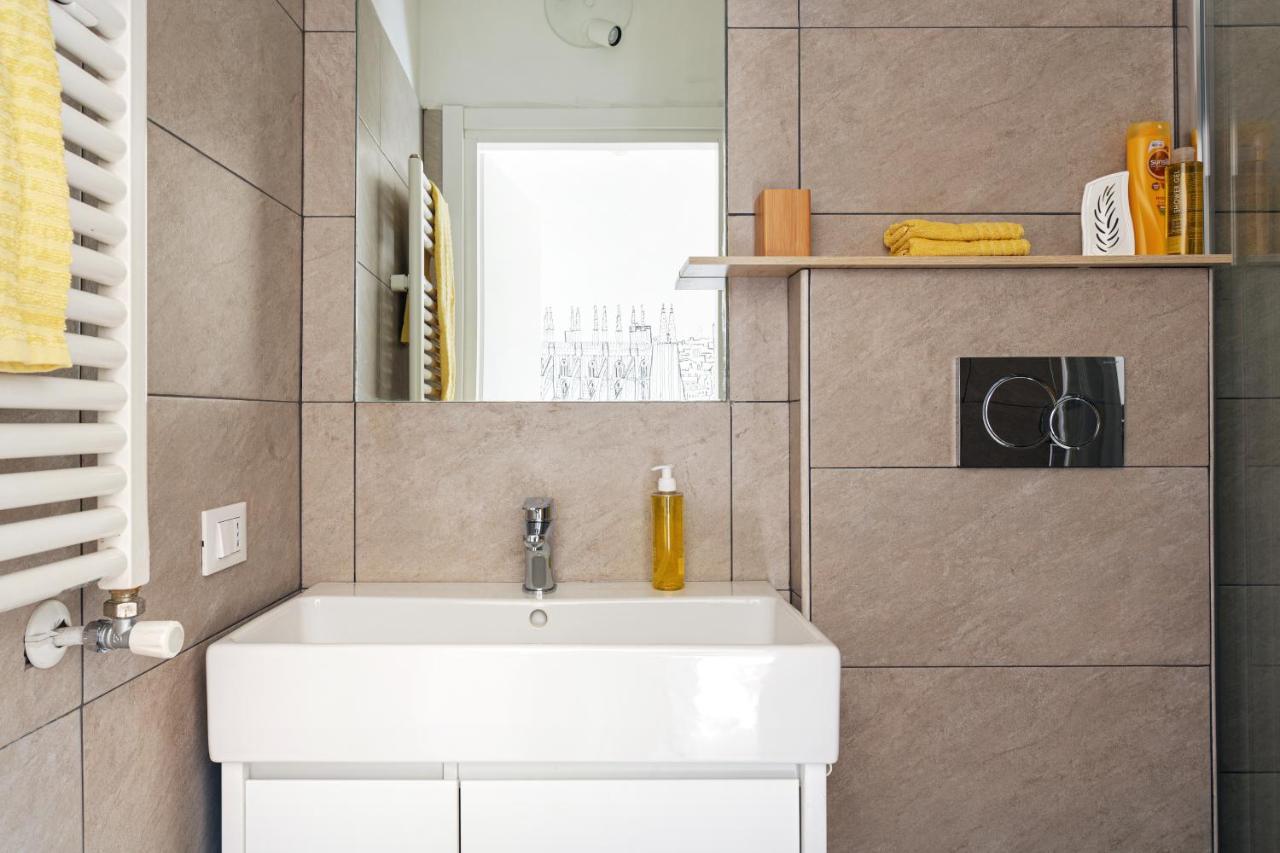 A Yellow Touch - Modern Studio In Isola Milano Exterior foto